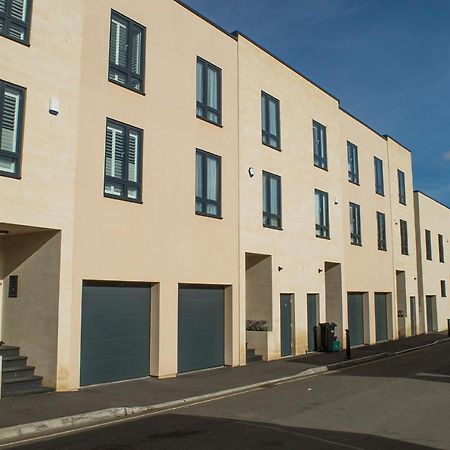 Solar Sanctuary- Skyline Balcony, City Centre, Three Floors, King Beds, Netflix And More! Bath Eksteriør bilde