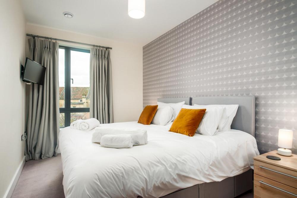 Solar Sanctuary- Skyline Balcony, City Centre, Three Floors, King Beds, Netflix And More! Bath Eksteriør bilde