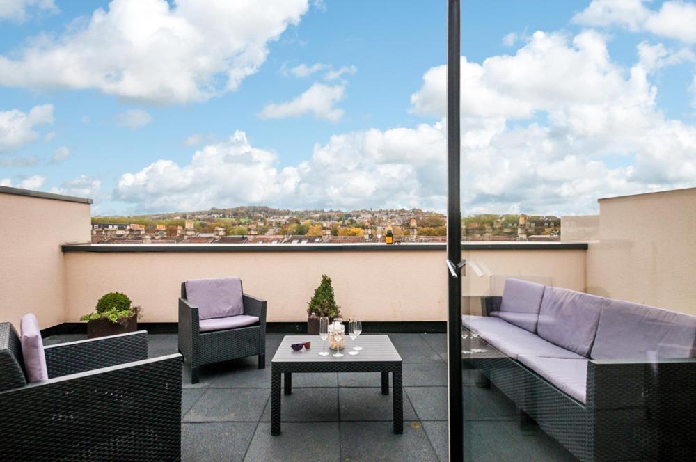 Solar Sanctuary- Skyline Balcony, City Centre, Three Floors, King Beds, Netflix And More! Bath Eksteriør bilde