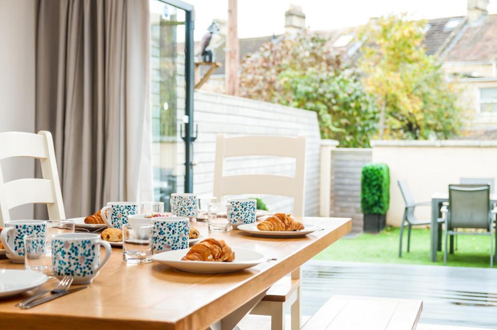 Solar Sanctuary- Skyline Balcony, City Centre, Three Floors, King Beds, Netflix And More! Bath Eksteriør bilde